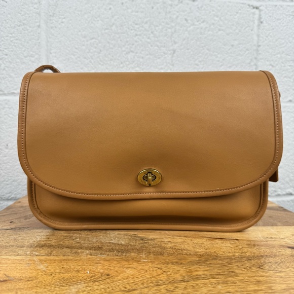 Coach Handbags - Coach Vintage City Bag | Butterscotch Glove-Tanned Crossbody